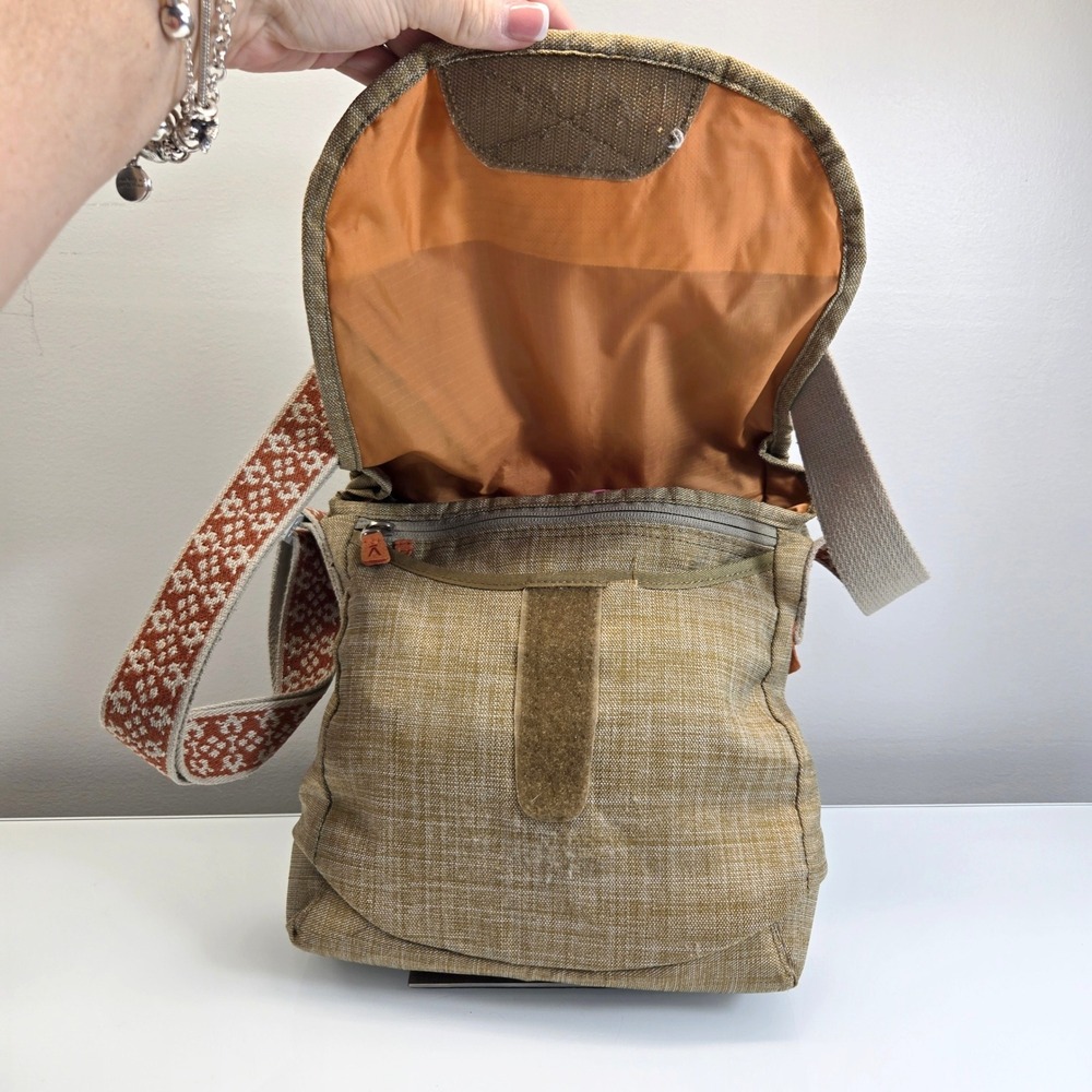 KEEN Messenger Bag Medium Hybrid Transport Crossbody Tan Recycled Cork Gorpcore - Picture 3 of 11